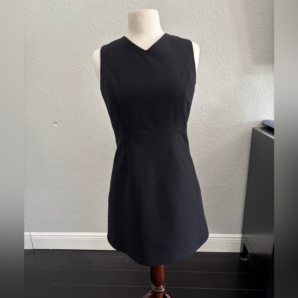 Elegant Black Sleeveless Dress